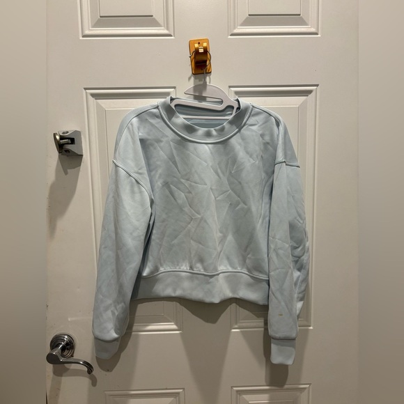 lLULULEMON Softstreme Perfectly Oversized Cropped Crew - Picture 2 of 4
